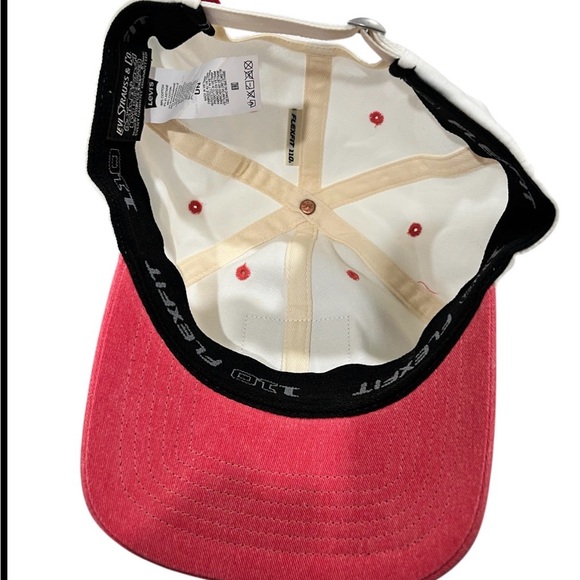 Levi’s Women’s Baseball fitted Cap with leather logo patch. NWOT - Picture 3 of 3